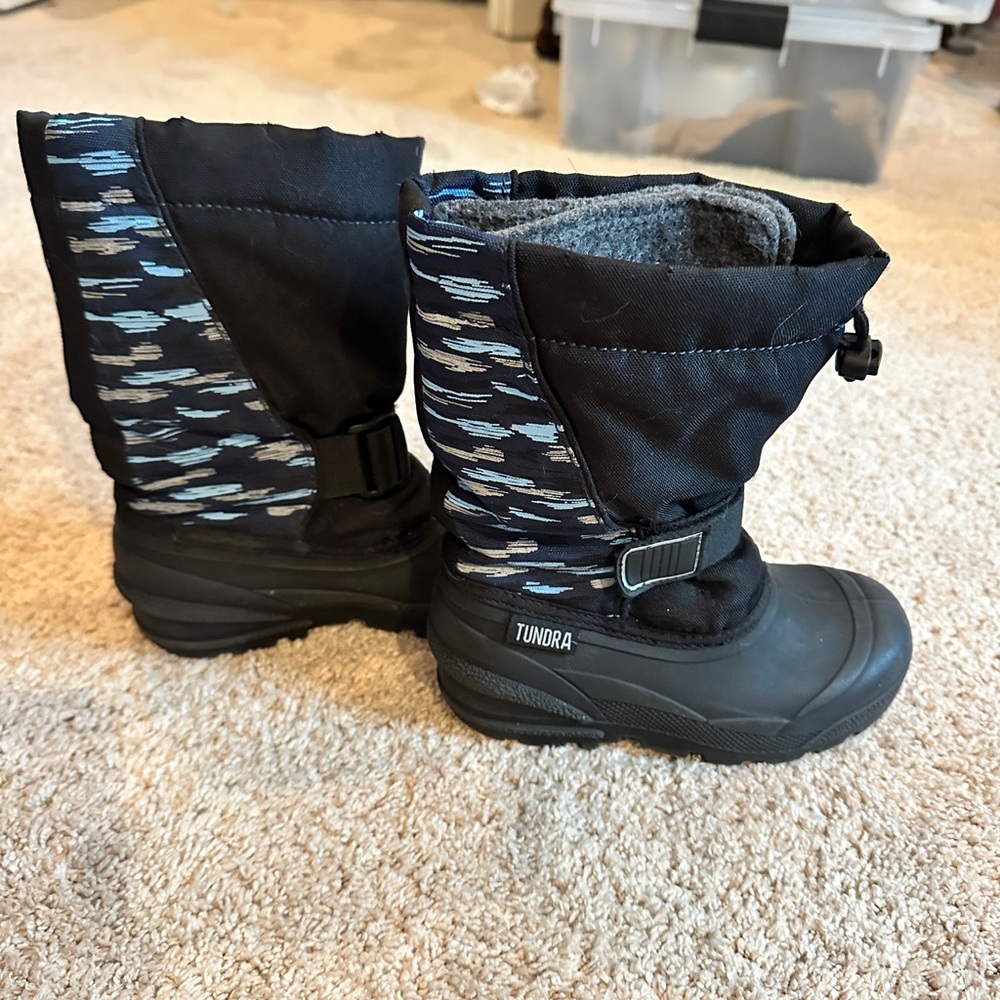 Tundra Black and Patterned Winter Boots